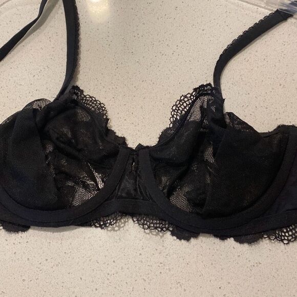 Victoria’s Secret body by Victoria underlined Demi bra, size 36C - Picture 7 of 8